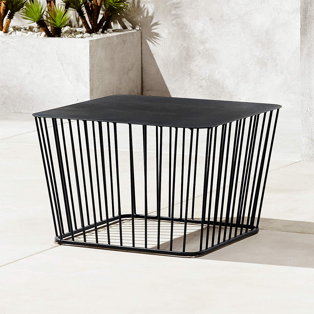 BLACK WIRE COFFEE TABLE